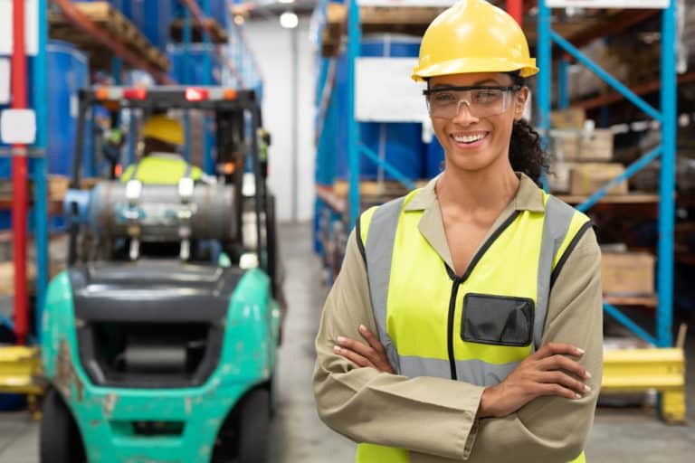 Portrait,Of,Female,Staff,Standing,With,Arms,Crossed,In,Warehouse